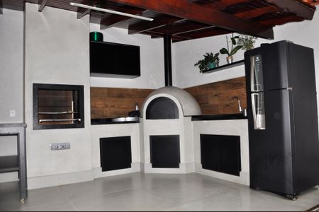 Casa à venda com 320m², 3 quartos e 4 vagasDetalhe - Piscina, Churrasqueira e Salão