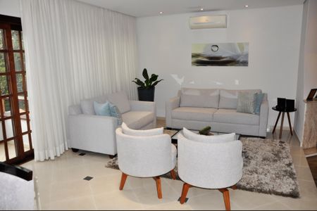 Casa à venda com 320m², 3 quartos e 4 vagasDetalhe - Sala