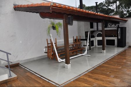 Casa à venda com 320m², 3 quartos e 4 vagasDetalhe - Piscina, Churrasqueira e Salão