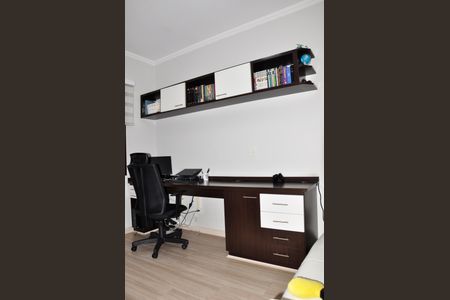 Casa à venda com 320m², 3 quartos e 4 vagasDetalhe - Quarto 04 com Suíte Americana