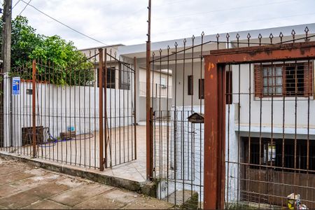 Casa à venda com 90m², 3 quartos e 2 vagas Casa à venda com 90m², 3 quartos e 2 vagasFachada