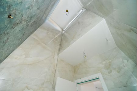 Casa à venda com 170m², 3 quartos e 2 vagasBanheiro da Suíte 2