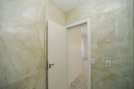 Casa à venda com 170m², 3 quartos e 2 vagasBanheiro da Suíte 2