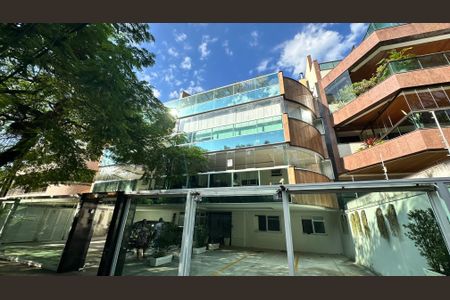 Apartamento à venda com 117m², 3 quartos e 2 vagas Apartamento à venda com 117m², 3 quartos e 2 vagasFachada