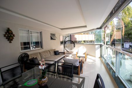 Apartamento à venda com 117m², 3 quartos e 2 vagas Apartamento à venda com 117m², 3 quartos e 2 vagasVaranda