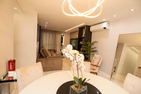 Apartamento à venda com 117m², 3 quartos e 2 vagas Apartamento à venda com 117m², 3 quartos e 2 vagasSala