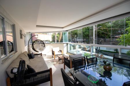 Apartamento à venda com 117m², 3 quartos e 2 vagas Apartamento à venda com 117m², 3 quartos e 2 vagasVaranda