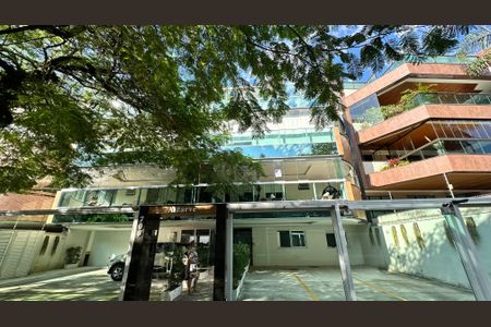 Apartamento à venda com 117m², 3 quartos e 2 vagas Apartamento à venda com 117m², 3 quartos e 2 vagasFachada