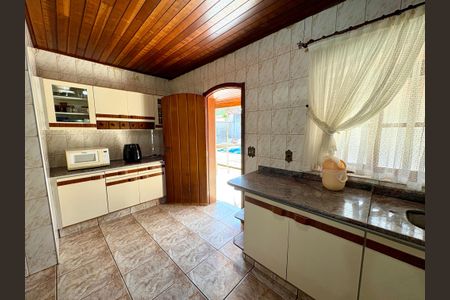 Casa à venda com 750m², 3 quartos e 6 vagas Casa à venda com 750m², 3 quartos e 6 vagasCozinha