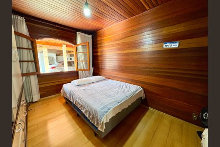 Casa à venda com 750m², 3 quartos e 6 vagas Casa à venda com 750m², 3 quartos e 6 vagasQuarto 2