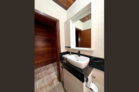 Casa à venda com 750m², 3 quartos e 6 vagas Casa à venda com 750m², 3 quartos e 6 vagasBanheiro Social