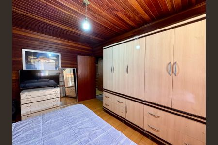 Casa à venda com 750m², 3 quartos e 6 vagas Casa à venda com 750m², 3 quartos e 6 vagasQuarto 2