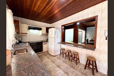 Casa à venda com 750m², 3 quartos e 6 vagas Casa à venda com 750m², 3 quartos e 6 vagasCozinha