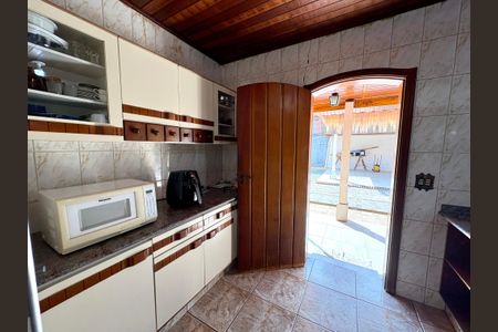 Casa à venda com 750m², 3 quartos e 6 vagas Casa à venda com 750m², 3 quartos e 6 vagasCozinha