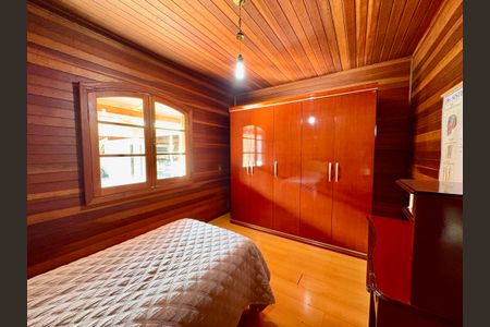 Casa à venda com 750m², 3 quartos e 6 vagas Casa à venda com 750m², 3 quartos e 6 vagasQuarto 1