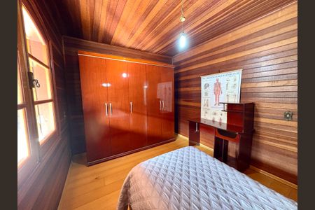 Casa à venda com 750m², 3 quartos e 6 vagas Casa à venda com 750m², 3 quartos e 6 vagasQuarto 1