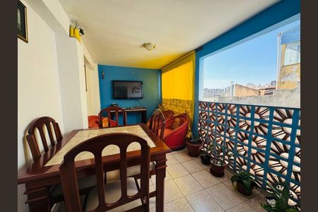 Casa à venda com 182m², 3 quartos e 2 vagas