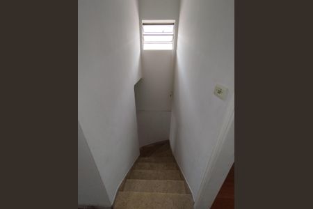 Casa à venda com 240m², 3 quartos e 2 vagas Casa à venda com 240m², 3 quartos e 2 vagasEscada