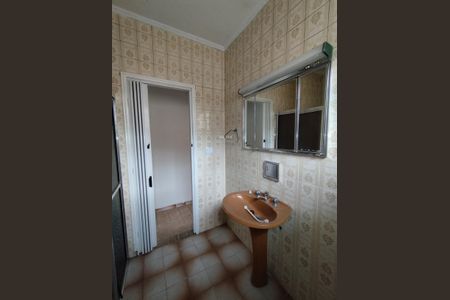 Casa à venda com 240m², 3 quartos e 2 vagas Casa à venda com 240m², 3 quartos e 2 vagasBanheiro