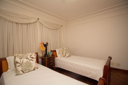 Casa à venda com 400m², 4 quartos e 8 vagasQuarto 2