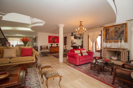 Casa à venda com 400m², 4 quartos e 8 vagasSala