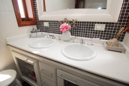 Casa à venda com 400m², 4 quartos e 8 vagasBanheiro - Quarto 4