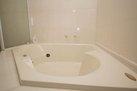 Casa à venda com 400m², 4 quartos e 8 vagasBanheiro - Quarto 4