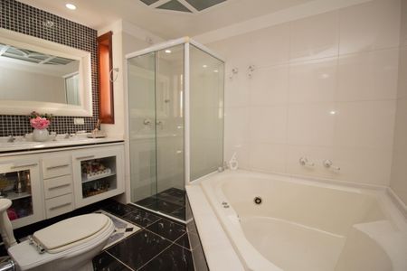 Casa à venda com 400m², 4 quartos e 8 vagasBanheiro - Quarto 4