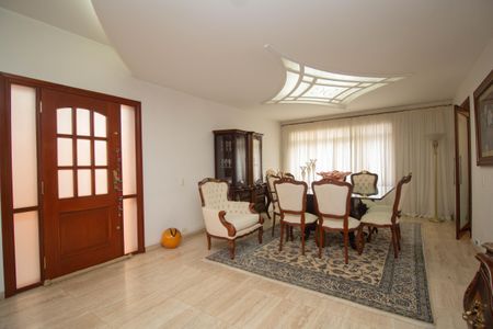 Casa à venda com 400m², 4 quartos e 8 vagasSala