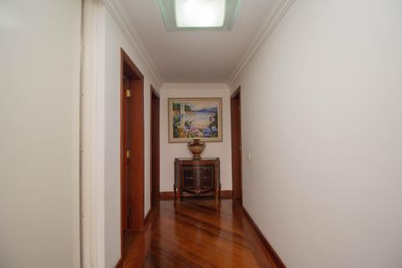 Casa à venda com 400m², 4 quartos e 8 vagasCorredor