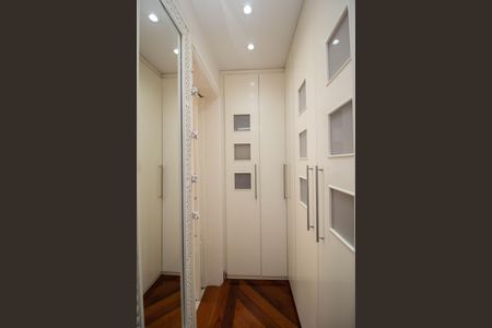 Casa à venda com 400m², 4 quartos e 8 vagasCloset - Quarto 3