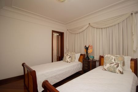 Casa à venda com 400m², 4 quartos e 8 vagasQuarto 2