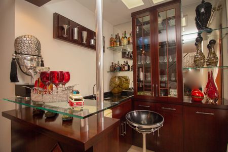 Casa à venda com 400m², 4 quartos e 8 vagasSala - Bar