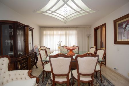 Casa à venda com 400m², 4 quartos e 8 vagasSala