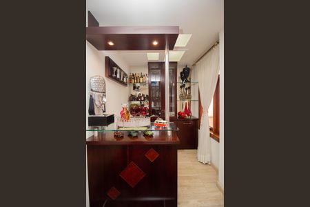 Casa à venda com 400m², 4 quartos e 8 vagasSala - Bar