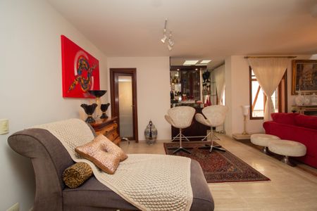 Casa à venda com 400m², 4 quartos e 8 vagasSala