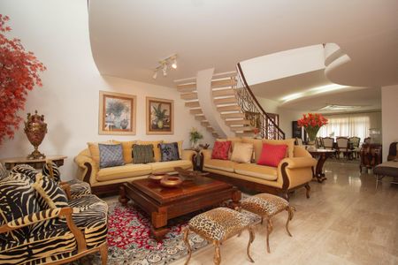 Casa à venda com 400m², 4 quartos e 8 vagasSala