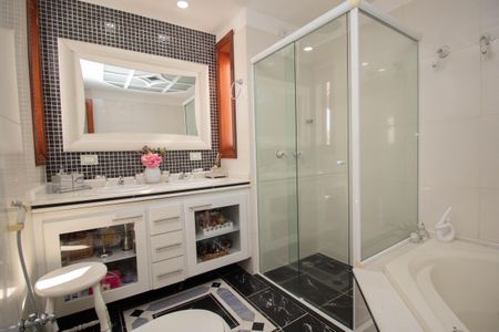 Casa à venda com 400m², 4 quartos e 8 vagasBanheiro - Quarto 4