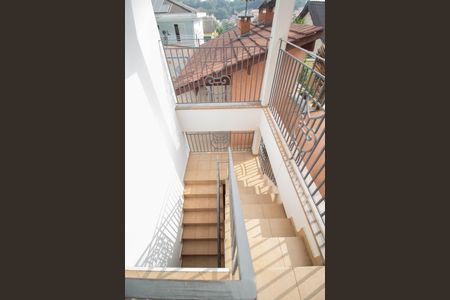 Casa à venda com 400m², 4 quartos e 8 vagasEscada