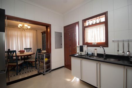 Casa à venda com 400m², 4 quartos e 8 vagasCozinha