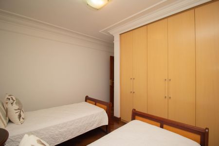 Casa à venda com 400m², 4 quartos e 8 vagasQuarto 2