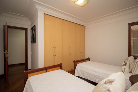 Casa à venda com 400m², 4 quartos e 8 vagasQuarto 2