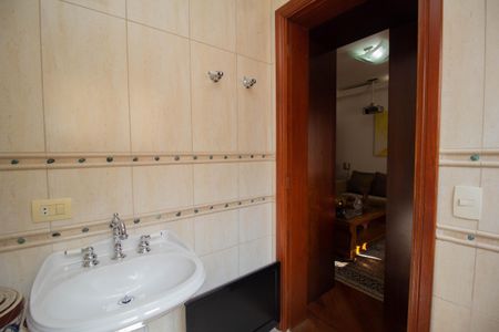 Casa à venda com 400m², 4 quartos e 8 vagasBanheiro - Quarto 1