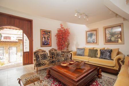 Casa à venda com 400m², 4 quartos e 8 vagasSala