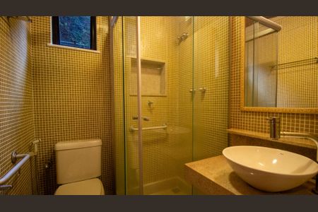 Casa de condomínio à venda com 350m², 4 quartos e 3 vagasBanheiro da Suíte 4