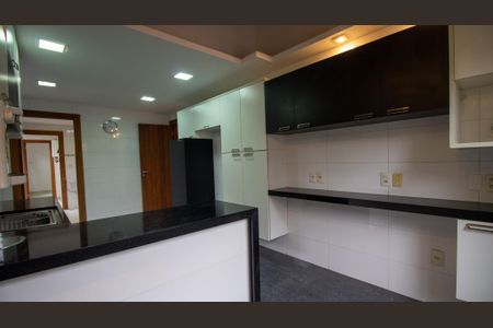 Casa de condomínio à venda com 350m², 4 quartos e 3 vagasCozinha