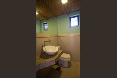 Casa de condomínio à venda com 350m², 4 quartos e 3 vagasLavabo