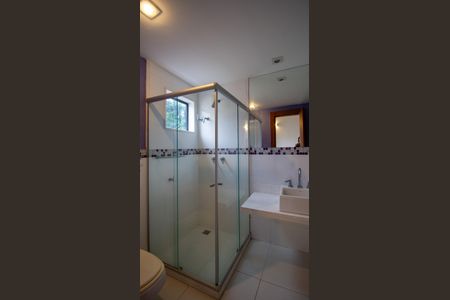 Casa de condomínio à venda com 350m², 4 quartos e 3 vagasBanheiro da Suíte 2