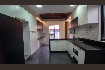 Casa de condomínio à venda com 350m², 4 quartos e 3 vagasCozinha