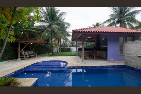 Casa de condomínio à venda com 350m², 4 quartos e 3 vagasQuintal